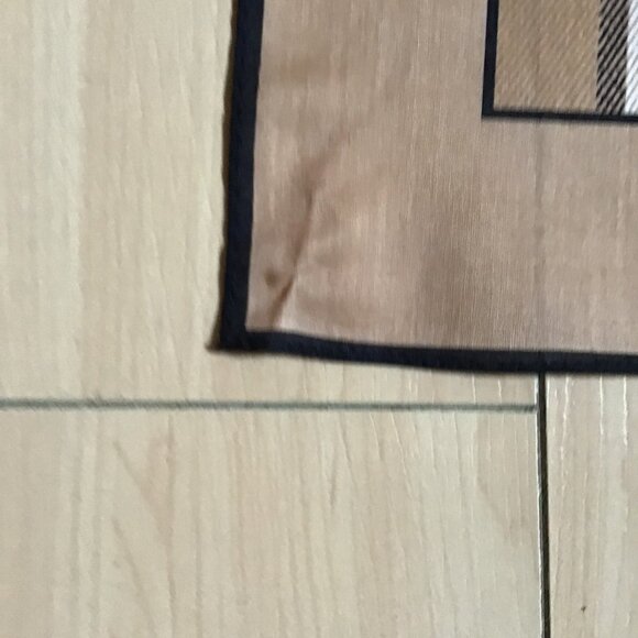 New in box Vintage Burberrys Handkerchief Scarf Pocket Square Set Nova Check - Picture 4 of 7